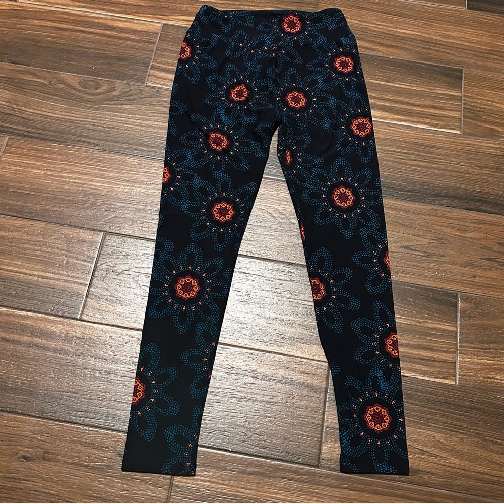 LuLaRoe Leggings One Size Stretch Black with Florals Blue Orange Red‎